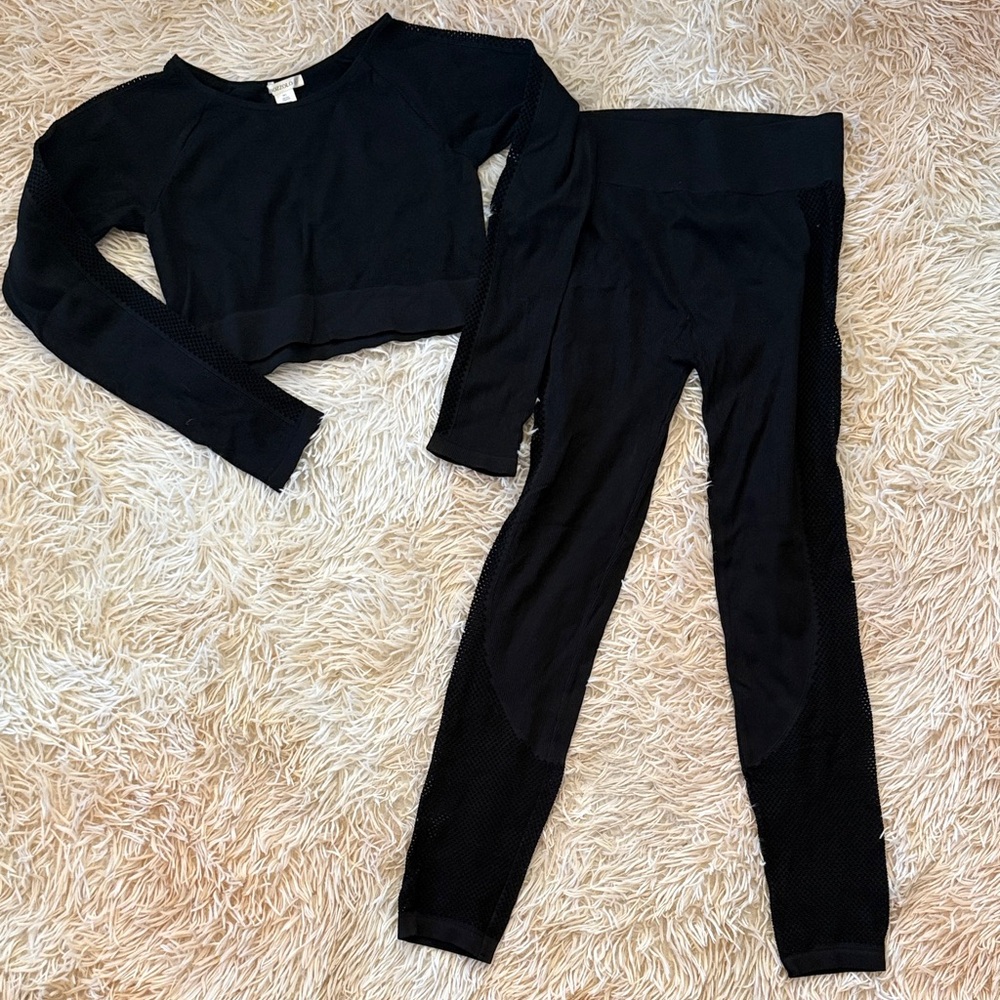 Bozzolo Black Ribbed Activewear Set - M/L